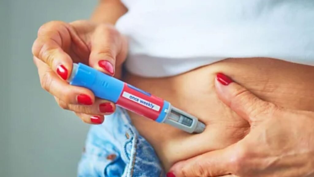 Reportagem mostra que uso de canetas emagrecedoras e gastos com apostas estão mudando o carrinho de compras dos brasileiros.