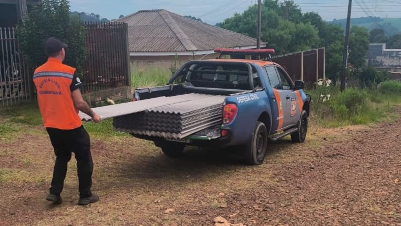 Atendimento das equipes municipais após chuvas que causaram alagamentos e acúmulo de entulhos em Guarapuava.