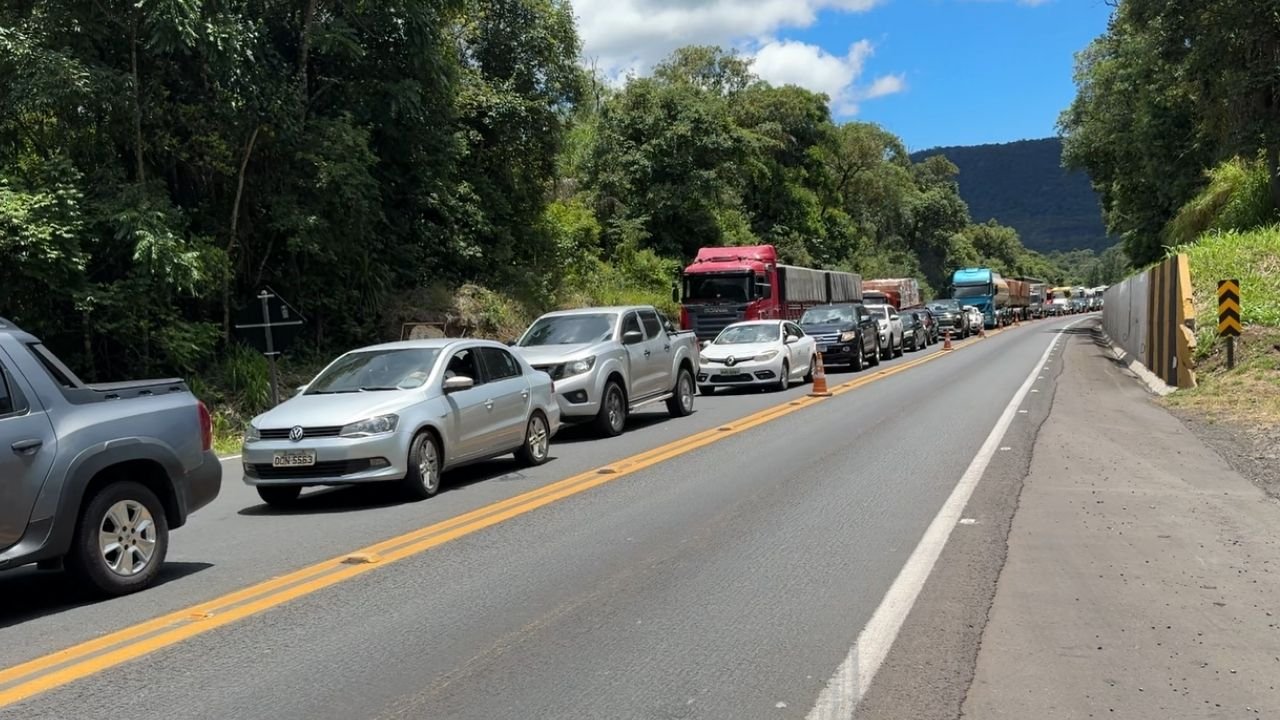 Trecho da BR-277 na Serra da Esperança onde obras tiveram Pare e Siga cancelado