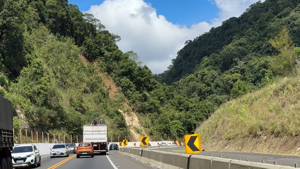 Imagem mostra trecho da BR-277 na Serra da Esperança, em Guarapuava, após a liberação total da rodovia nesta segunda-feira (12).