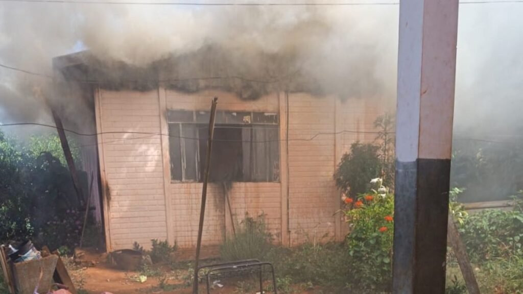 Incêndio destrói casa em Candói e vizinhos salvam idosa acamada