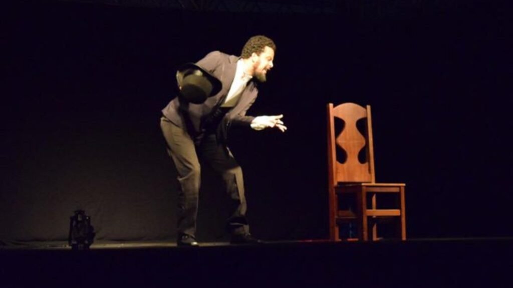 Mulheres participando de oficina de pintura e pequenos reparos em Guarapuava