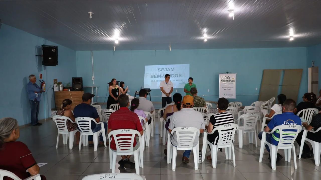 Reunião com moradores sobre regularização fundiária no bairro Xarquinho em Guarapuava