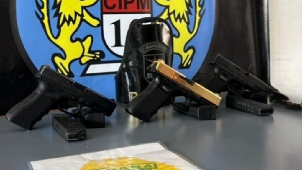 Armas apreendidas em abordagem na rodoviária