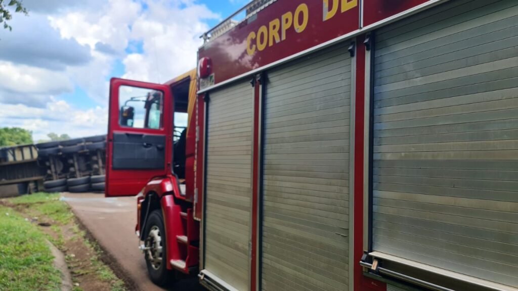 Grave acidente na BR-277 em Candói envolvendo caminhão e automóveis deixa três mortos