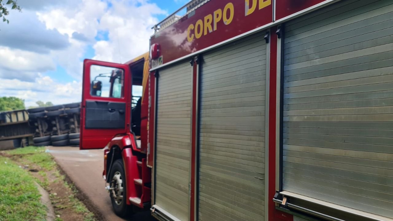 Grave acidente na BR-277 em Candói envolvendo caminhão e automóveis deixa três mortos