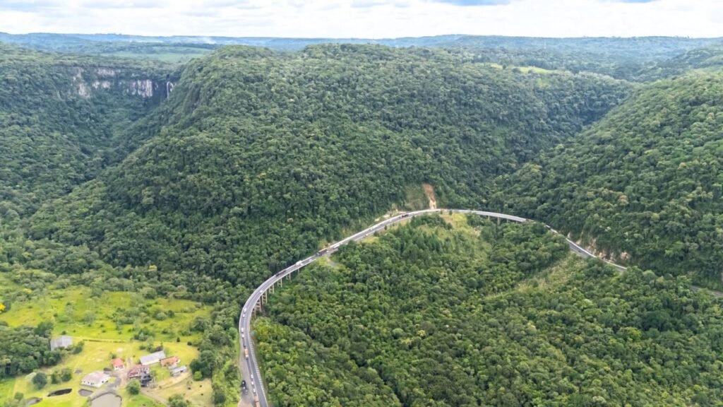 Obras de contenção na Serra da Esperança entram em nova fase com desvio de tráfego na BR-277.