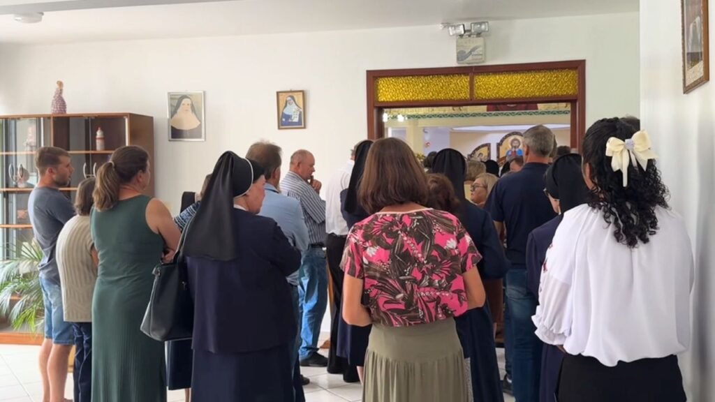 Religiosa de 82 anos foi sepultada neste domingo (22) no Cemitério São Josafat.