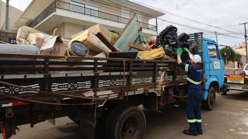 Ação Cata-Treco recolhe mais de 7 toneladas de resíduos no bairro Santa Cruz, em Guarapuava