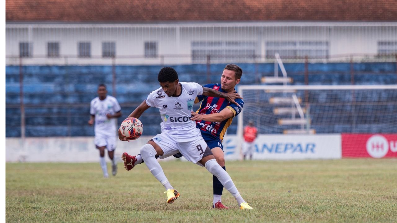 Jogo entre Prudentópolis e Toledo pela Segundona Sanepar no estádio Newton Agibert