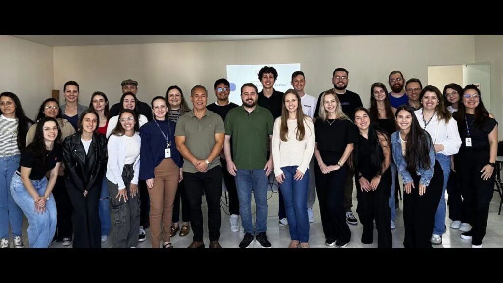 Novos residentes da área da Saúde durante encontro de integração em Guarapuava