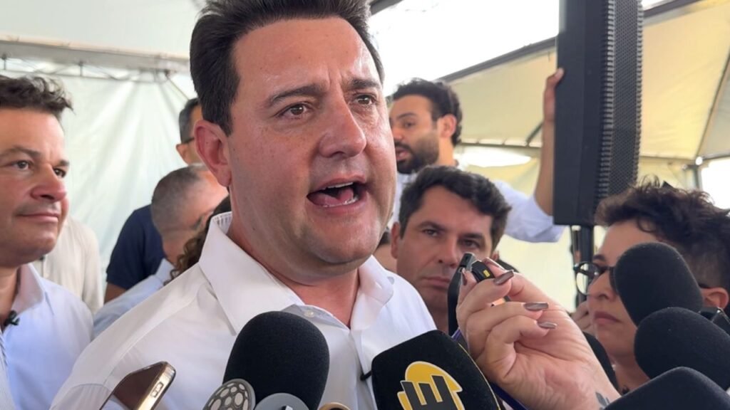 Governador Ratinho Junior durante coletiva de imprensa em Guarapuava