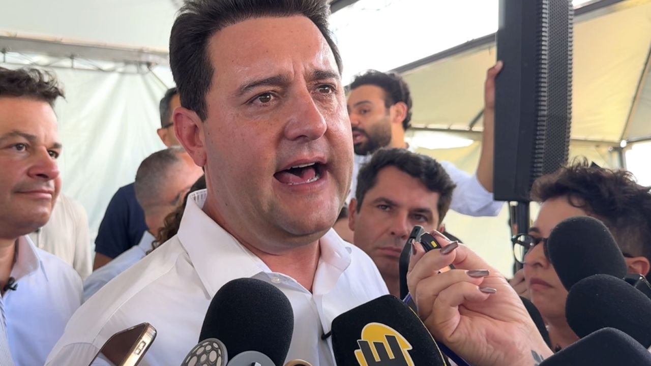 Governador Ratinho Junior durante coletiva de imprensa em Guarapuava