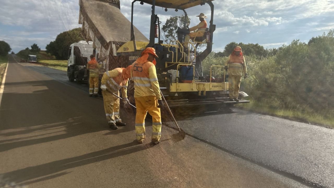 Colônia Entre Rios, em Guarapuava, recebe serviços de conservação do pavimento