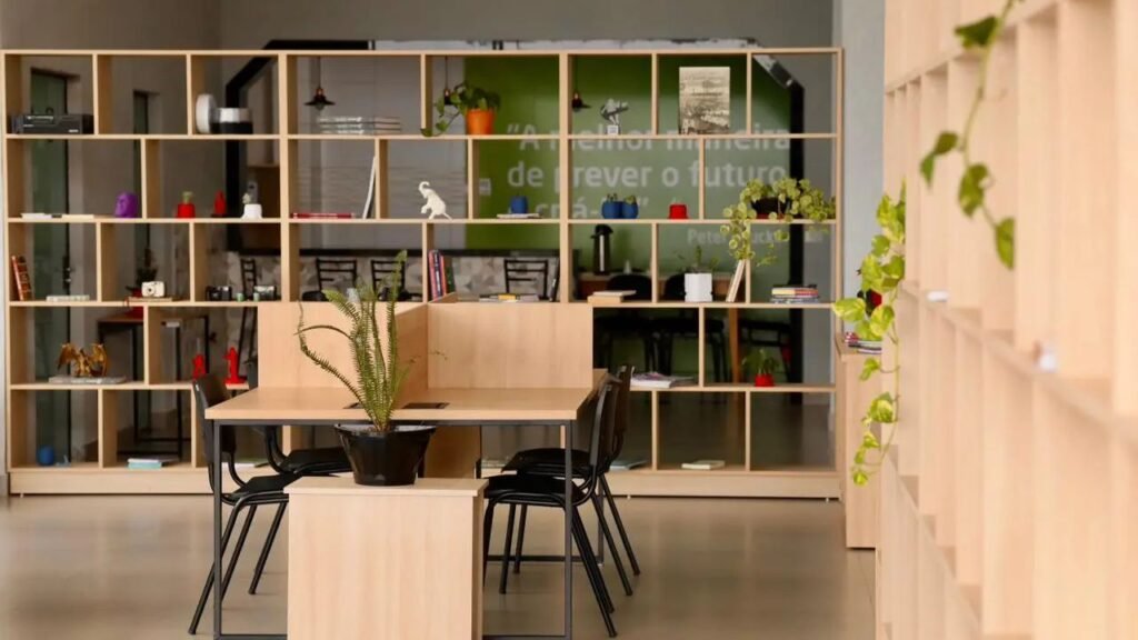 Espaço de coworking público Guarapuava Inova voltado a inovação e tecnologia