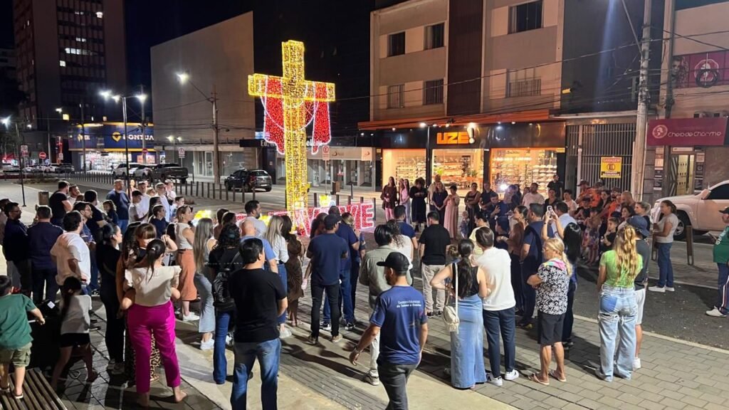 cruz iluminada Guarapuava
