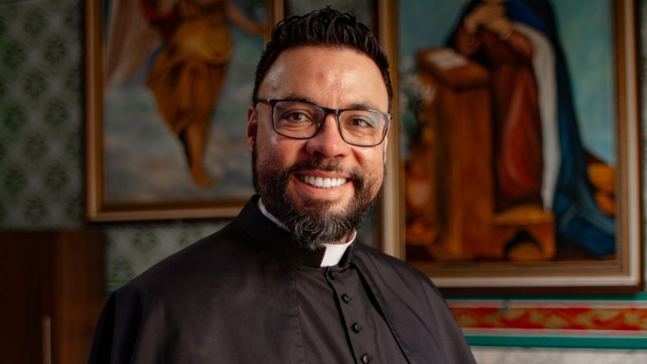 Padre Jean Patrik, pároco da Catedral Nossa Senhora de Belém, em Guarapuava