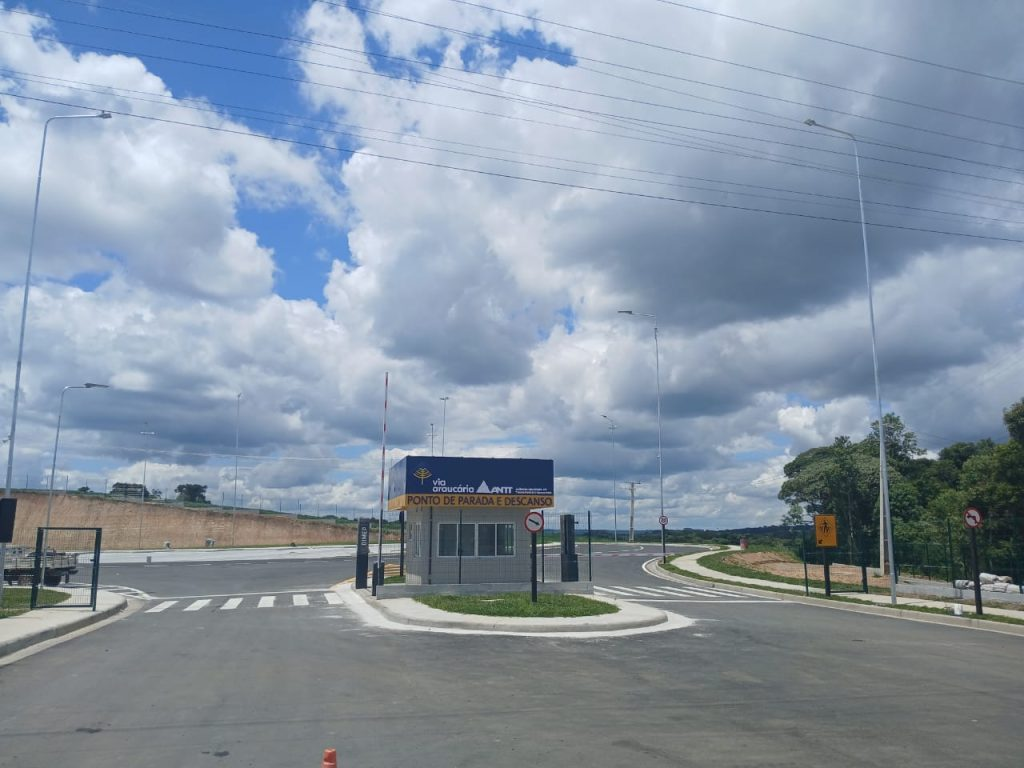 Ponto de Parada e Descanso na BR-277 em Irati com estrutura para caminhoneiros