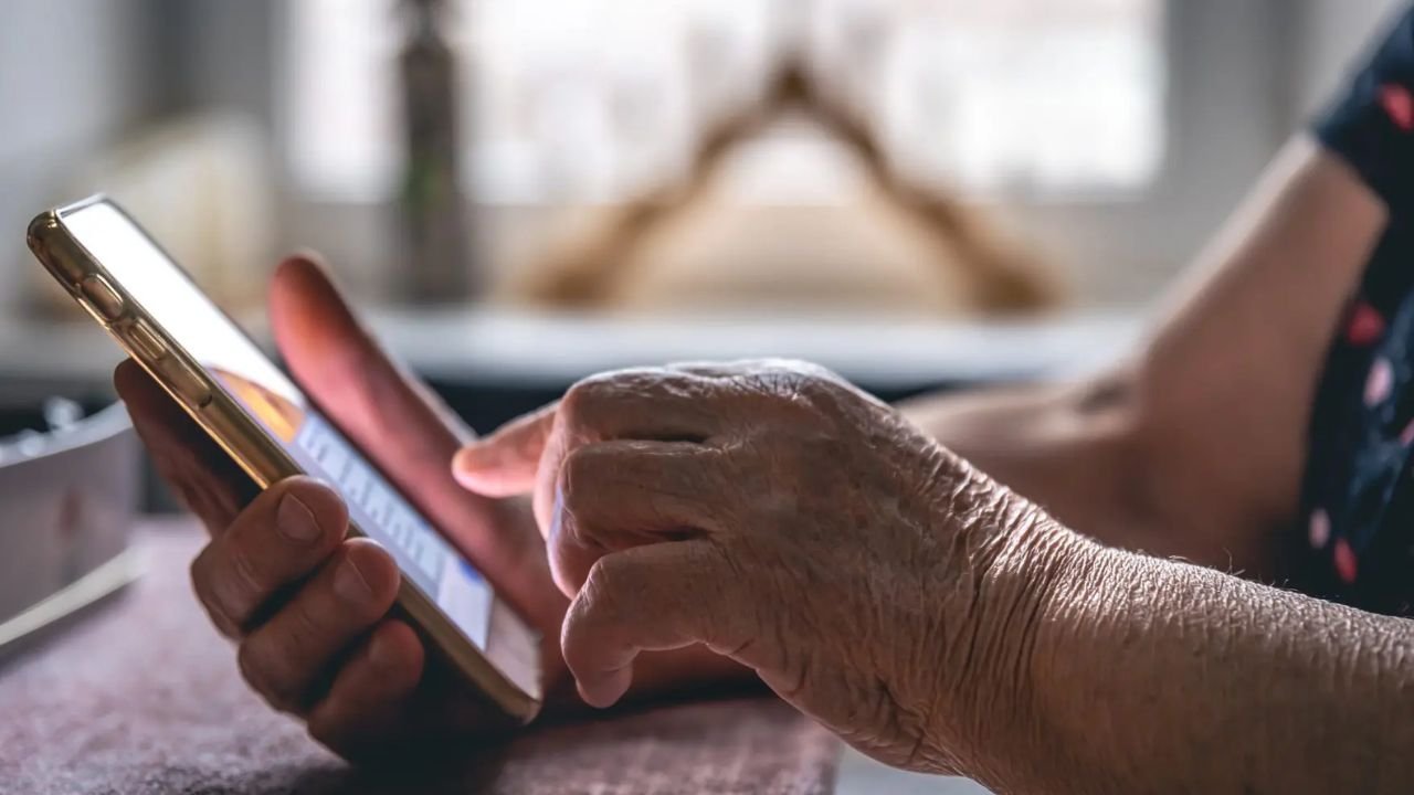 Projeto oferece capacitação gratuita para idosos no uso de tecnologias