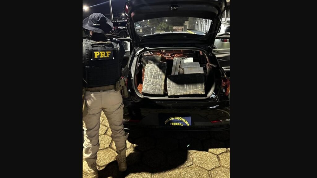PRF apreende maconha na BR-277 em Guarapuava
