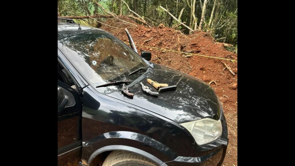 Operação da Polícia Militar na Estrada do Guabiroba termina com confronto e apreensão de armas