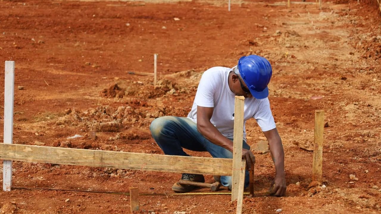 Prefeitura assinou ordem de serviço para construção da nova Unidade de Valorização de Recicláveis em Guarapuava.