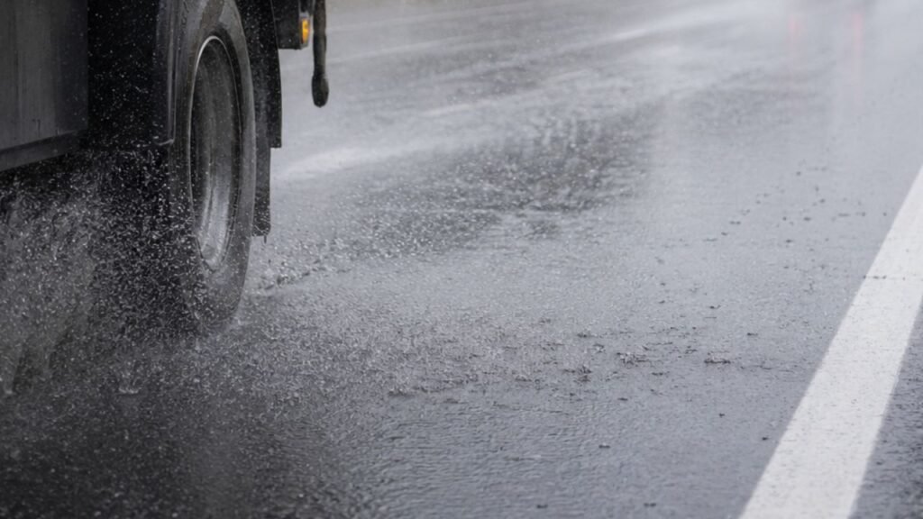 Chuva intensa na BR-277 durante ocorrência de aquaplanagem em Virmond