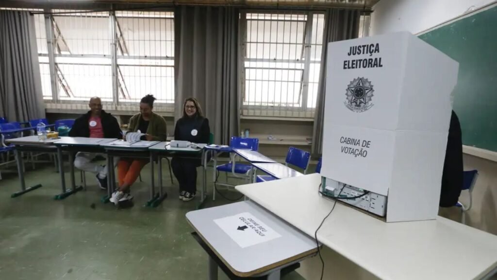 Eleitor realiza regularização do título de eleitor na Justiça Eleitoral