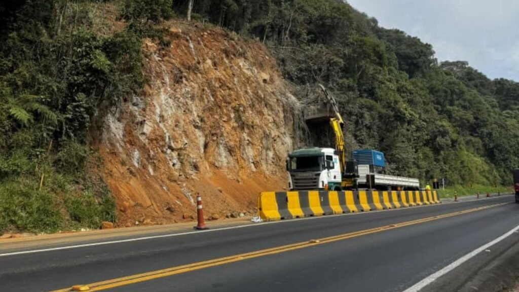 Obras de recuperação de taludes avançam na BR-277 na Serra da Esperança entre Guarapuava e Prudentópolis. Foto: Divulgação/ EPR Iguaçu