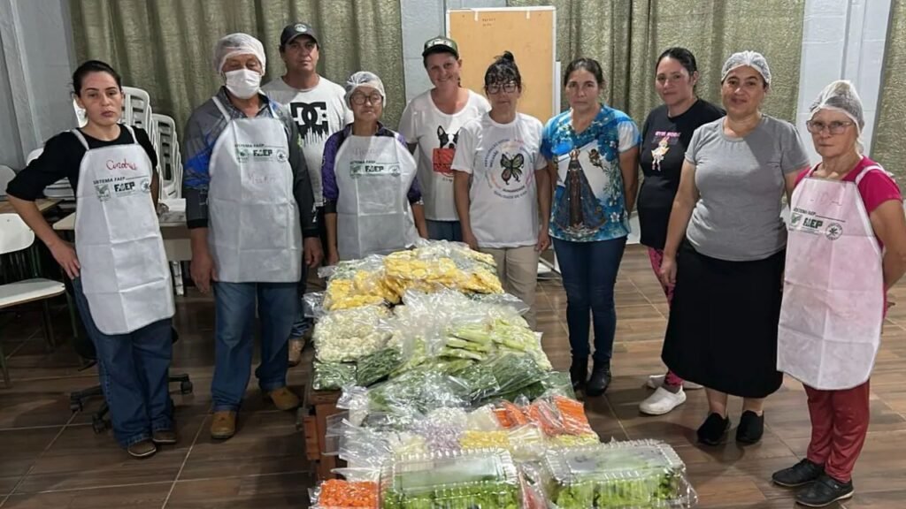 Capacitação realizada no distrito do Guairacá ensinou técnicas de processamento e conservação de frutas e hortaliças.
