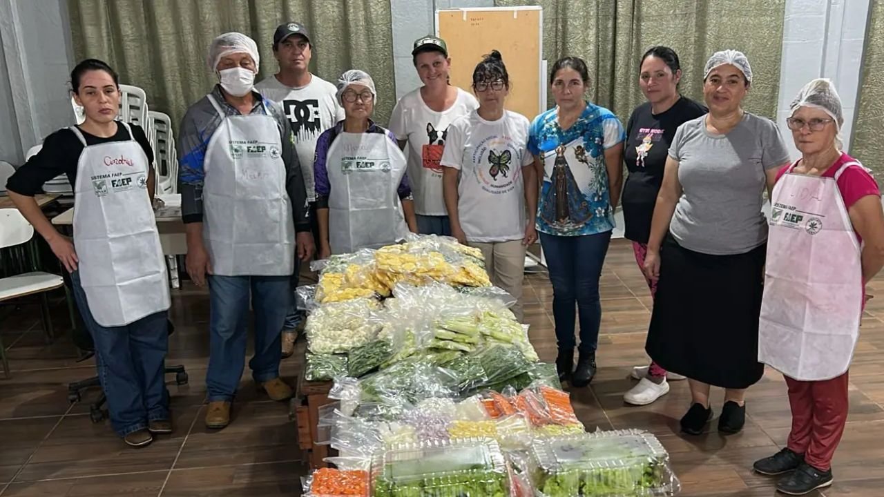 Capacitação realizada no distrito do Guairacá ensinou técnicas de processamento e conservação de frutas e hortaliças.