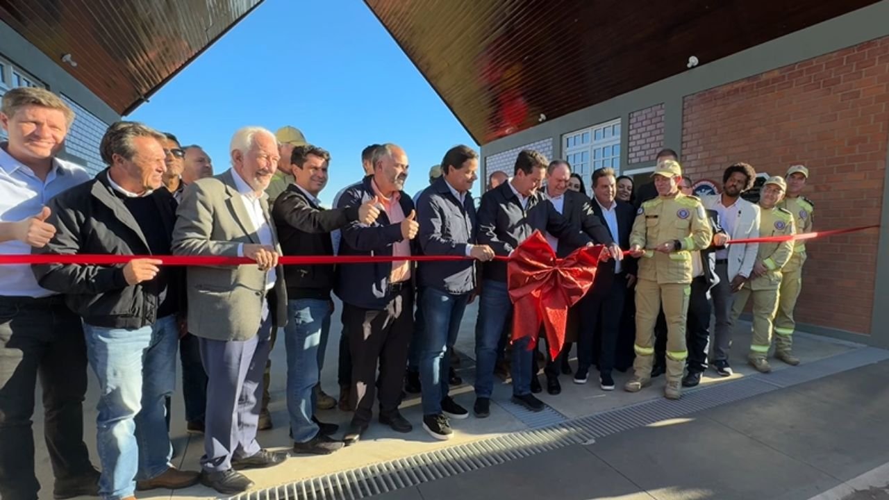 Cerimônia de reativação do posto do Corpo de Bombeiros em Entre Rios, distrito de Guarapuava