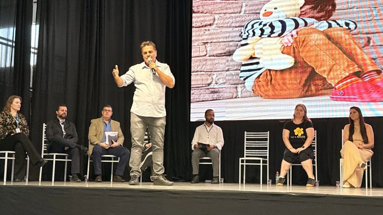 Profissionais participam de encontro da Rede de Proteção à Criança e ao Adolescente em Guarapuava