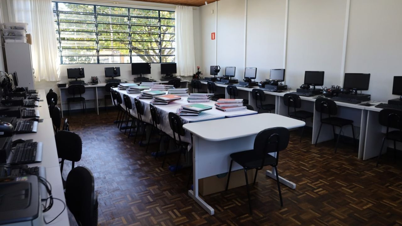 Alunos da rede municipal de Guarapuava já utilizam os novos kits de robótica entregues para 44 escolas do município. Foto: Divulgação/ Prefeitura de Guarapuava