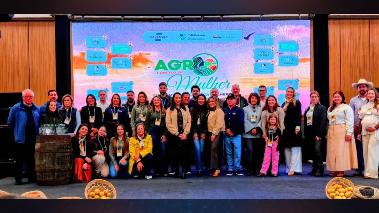 Produtoras rurais acompanham palestras e atividades durante evento voltado ao fortalecimento feminino no campo. Fotos: Prefeitura de Guarapuava
