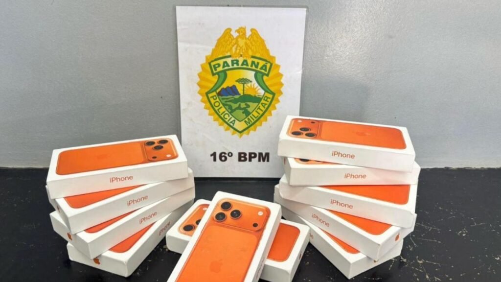 Onze aparelhos iPhone 17 Pro Max foram encontrados dentro de uma lixeira durante a limpeza de um banheiro em um restaurante às margens da BR-277.
