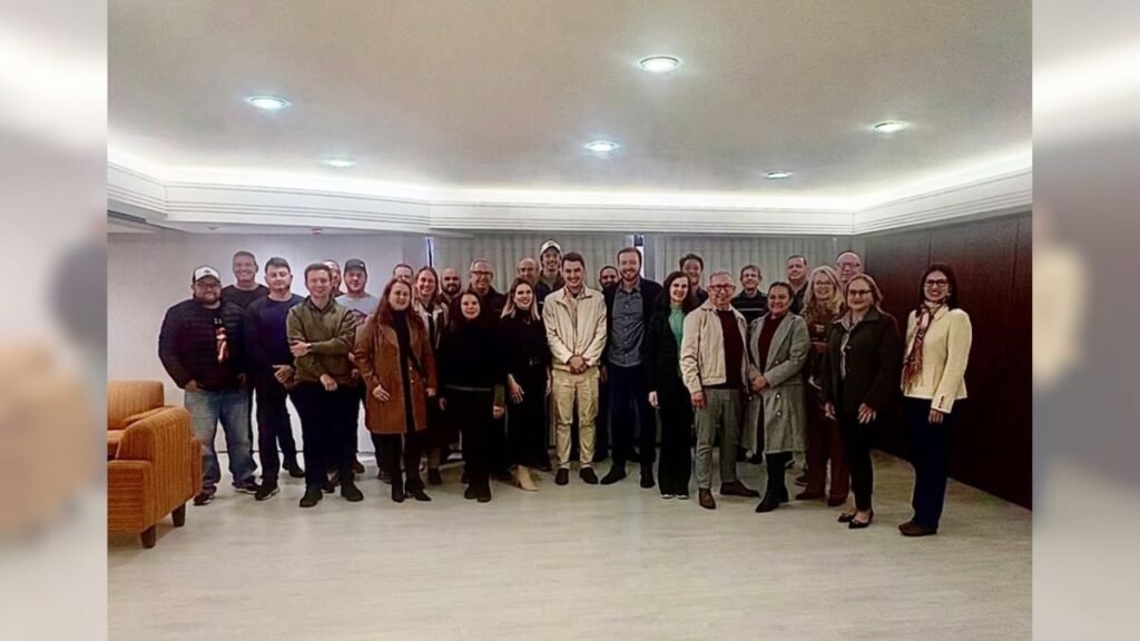 Representantes da hotelaria de Guarapuava participaram de reunião promovida pela FEHBRAG para discutir estratégias de fortalecimento do turismo e desenvolvimento do setor no município. Foto: Divulgação/FEHBRAG