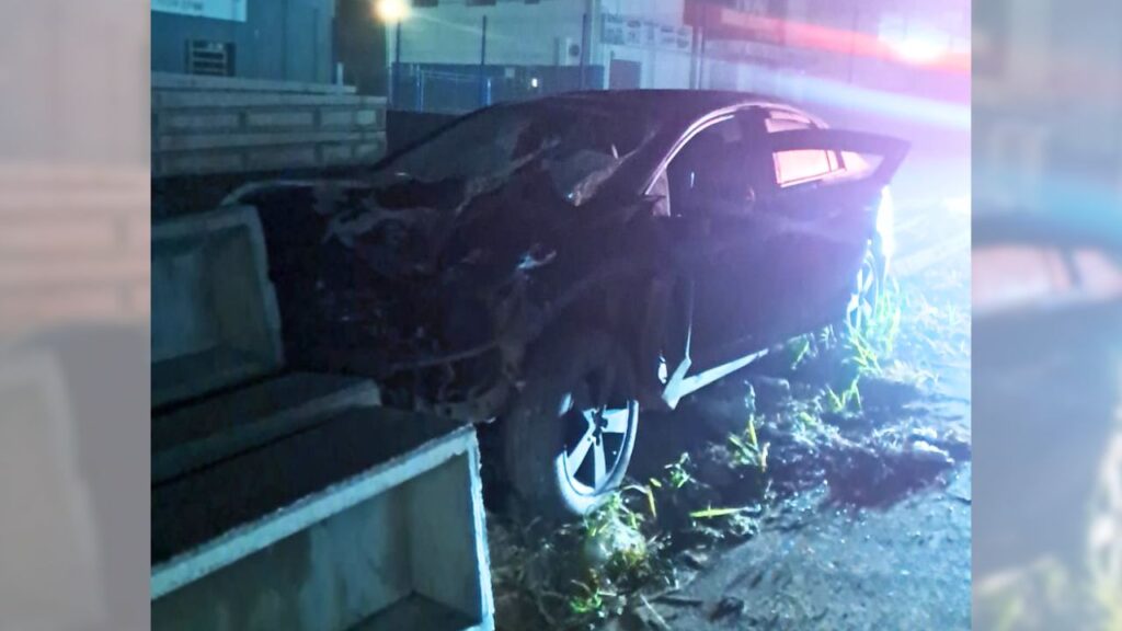 Acidente envolvendo motocicleta, carro e caminhão na PRC-466, em Pitanga, deixou dois jovens mortos e um homem gravemente ferido. Foto: Divulgação/ PRE