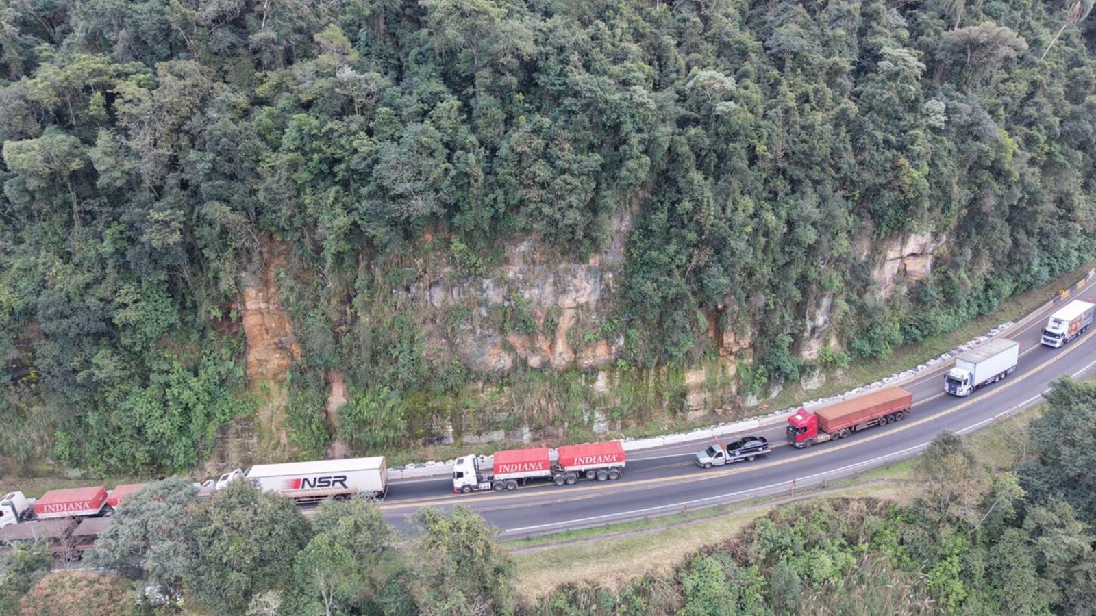 Obras preventivas na encosta da Serra da Esperança vão alterar o trânsito na BR-277 em Guarapuava.