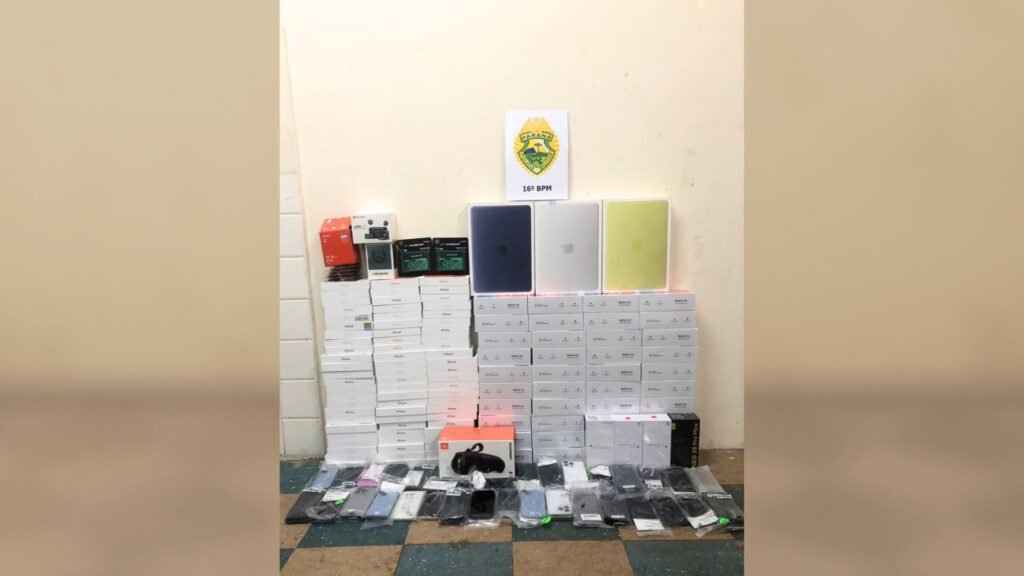 Carga de eletrônicos apreendida pela Polícia Militar na BR-277