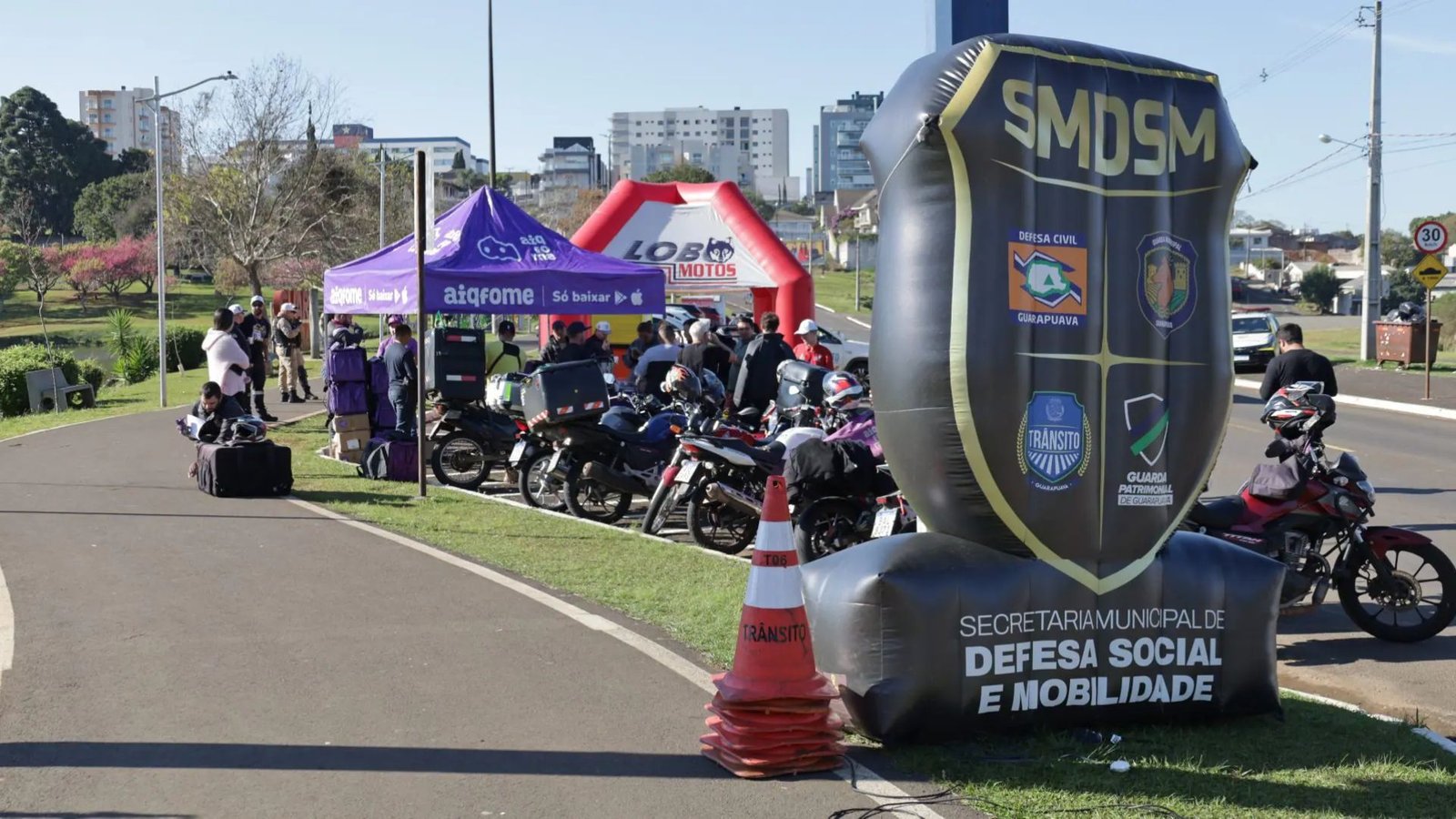 Ação educativa reuniu motociclistas no Parque do Lago com orientações sobre trânsito seguro, verificação dos itens de segurança das motos e simulação de ponto cego.