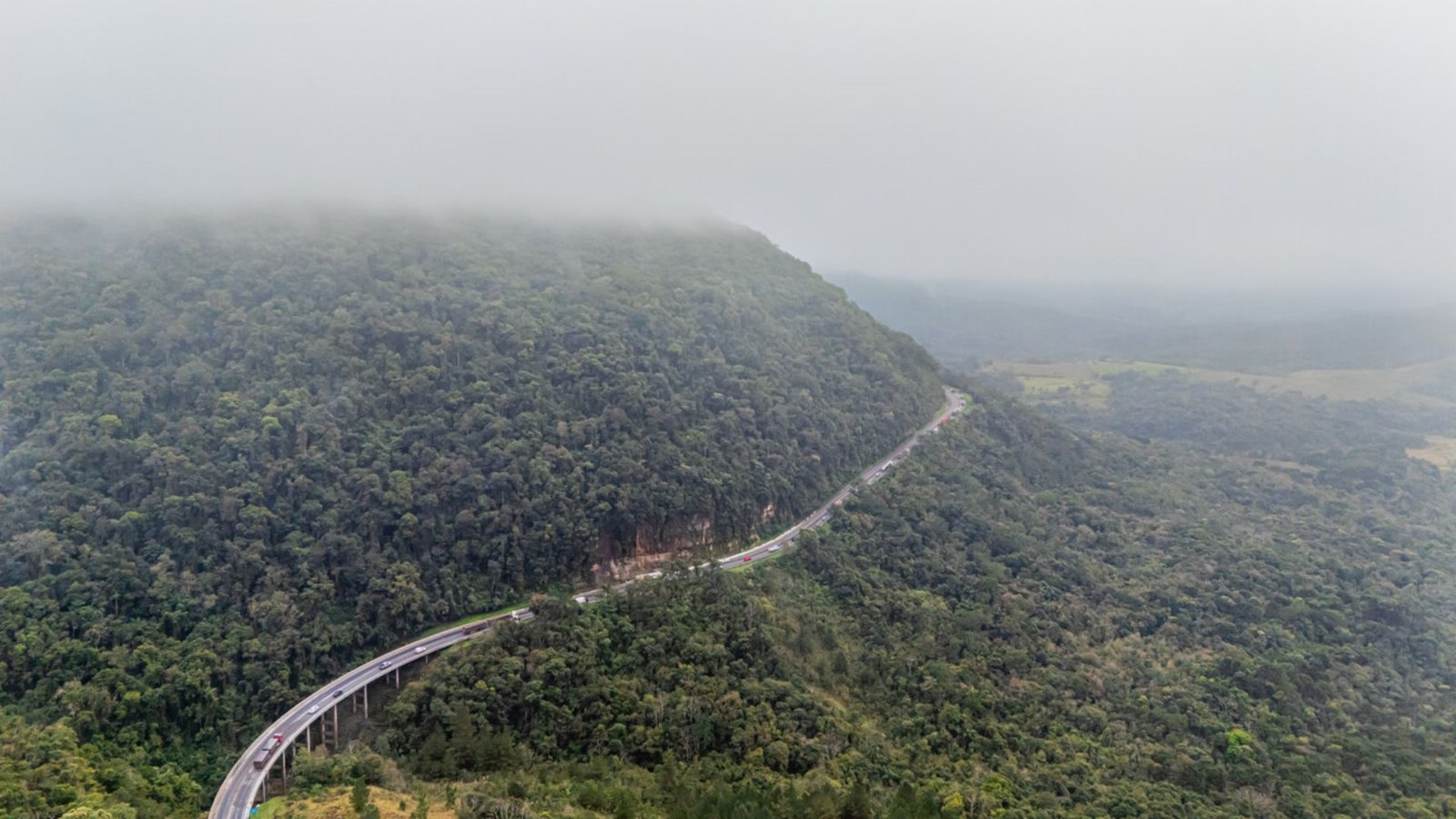 Trabalhos preventivos realizados pela EPR Iguaçu no km 312 da BR-277, na Serra da Esperança, em Prudentópolis. Foto: Divulgação/ EPR Iguaçu