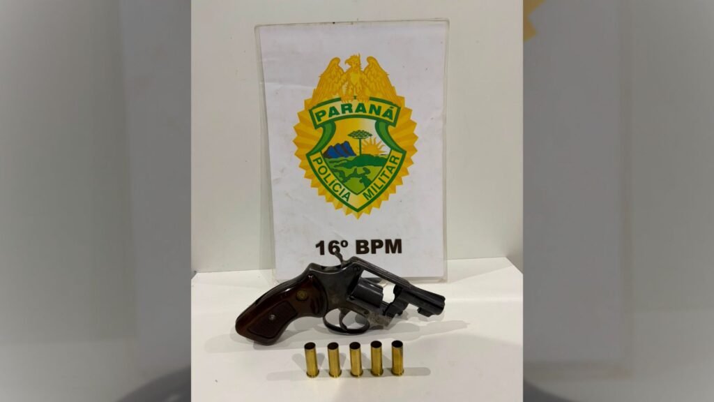 Revólver calibre .38 apreendido após ocorrência com disparos no Centro de Guarapuava. Foto: Divulgação/ PM