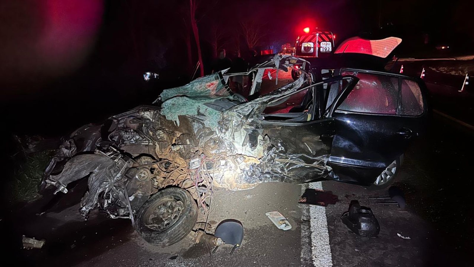 Colisão frontal entre um carro e uma caminhonete deixou um homem morto e outro gravemente ferido nesta terça-feira (1º), na BR-277, em Nova Laranjeiras. Foto: Divulgação/ PRF