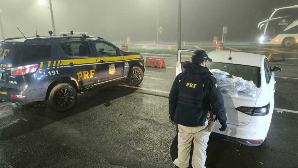 PRF apreende 31 quilos de haxixe após fuga pela BR-277 em Guarapuava. Foto: Divulgação/ PRF
