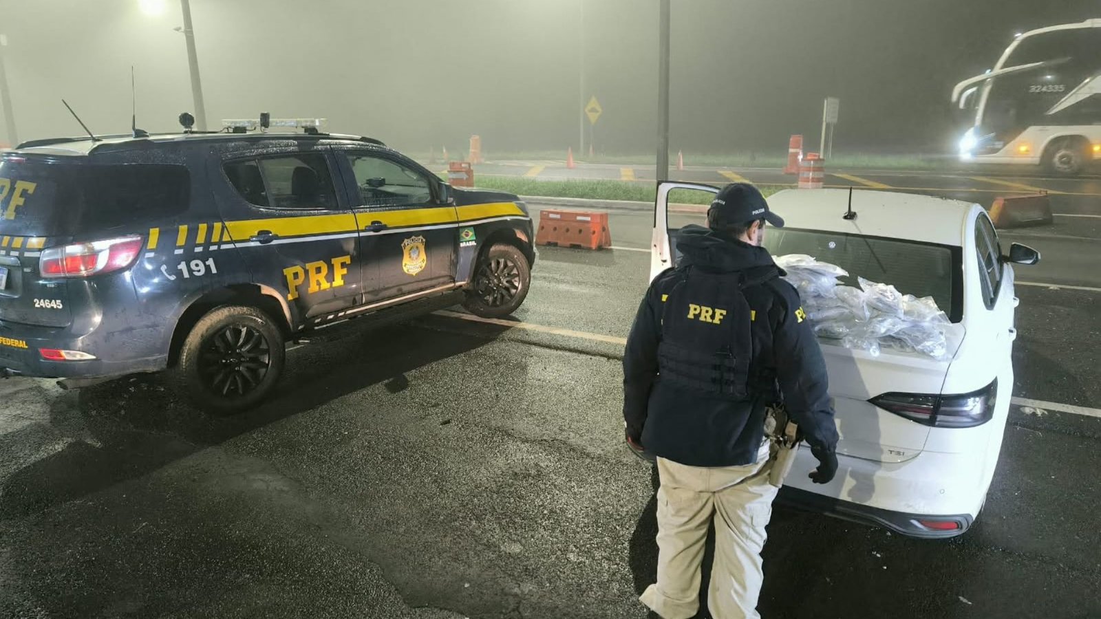 PRF apreende 31 quilos de haxixe após fuga pela BR-277 em Guarapuava. Foto: Divulgação/ PRF