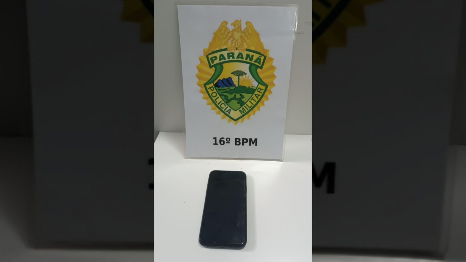 Celular foi recuperado pela Polícia Militar após rastreamento e buscas na região central de Guarapuava. Divulgação/Polícia Militar