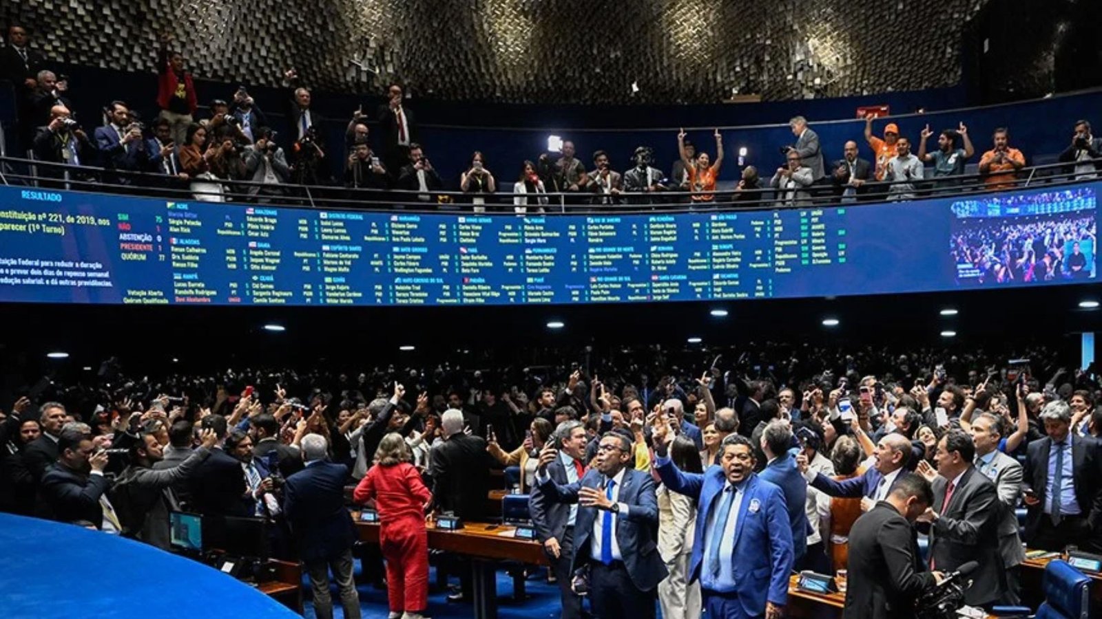 Senado aprovou proposta que prevê o fim da escala 6x1, dois dias de descanso remunerado e redução gradual da jornada máxima para 40 horas semanais. Carlos Moura/Agência Senado