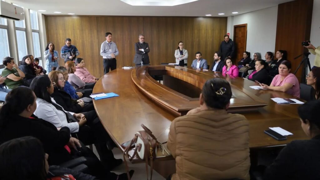 Prefeitura de Guarapuava anunciou a rescisão do contrato com empresa de limpeza e prepara o pagamento direto dos salários atrasados a cerca de 80 trabalhadoras. Fotos: Divulgação/ Prefeitura