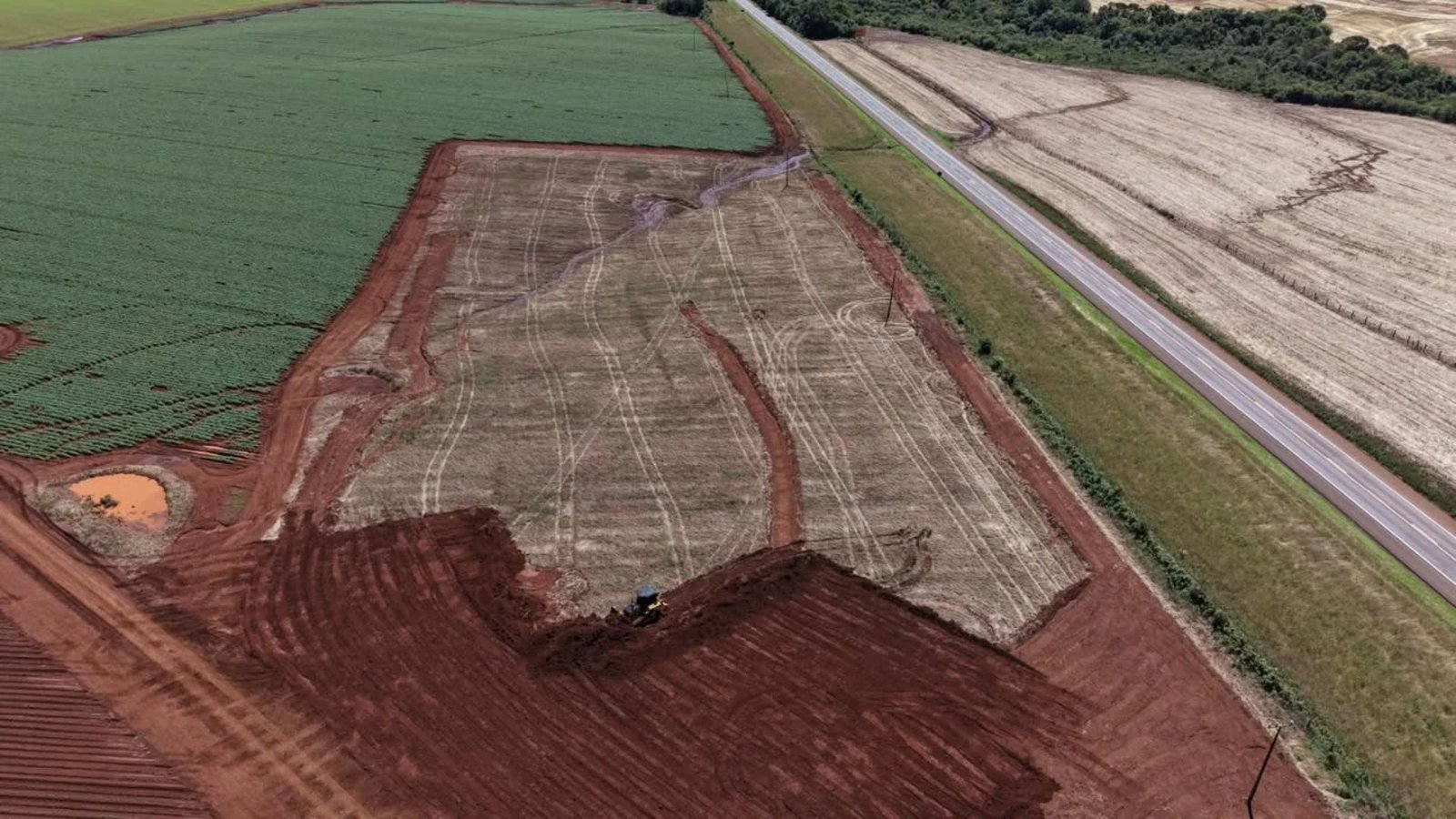 A EPR Iguaçu iniciou a construção de dois Pontos de Parada e Descanso na BR-277, em Candói e Cascavel. As estruturas terão acesso gratuito, 88 vagas para caminhões e previsão de entrega em maio de 2027.
